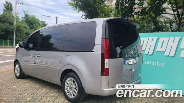 Hyundai Staria 2024 thumb 3