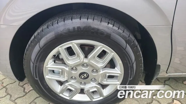 Hyundai Staria 2024 thumb 5