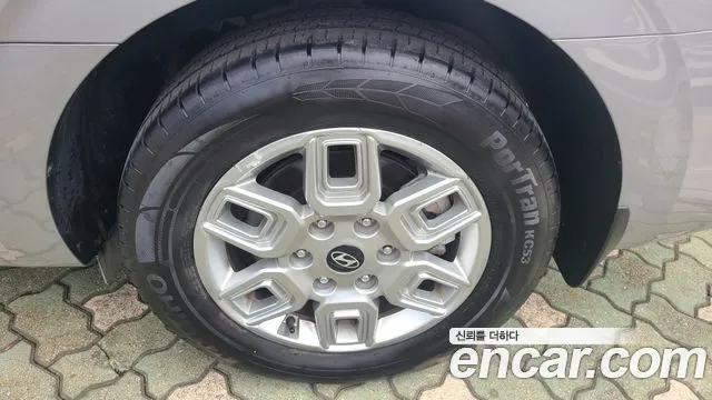 Hyundai Staria 2024 thumb 6