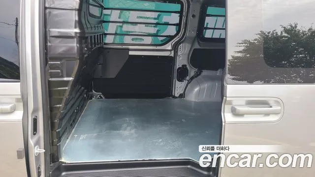 Hyundai Staria 2024 thumb 8