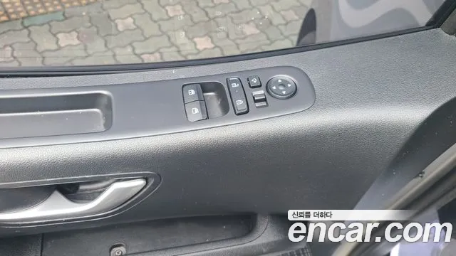Hyundai Staria 2024 thumb 10