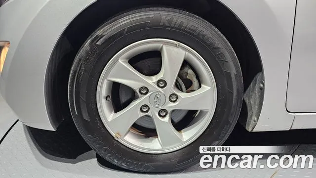 Hyundai Avante 2010 thumb 5