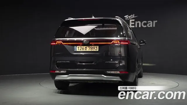 Kia Carnival 2021 thumb 4