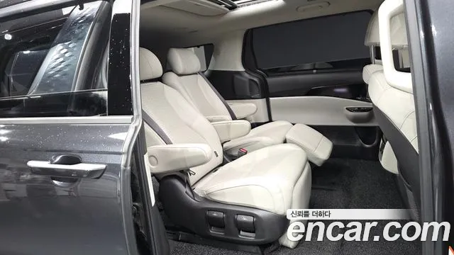 Kia Carnival 2021 thumb 12