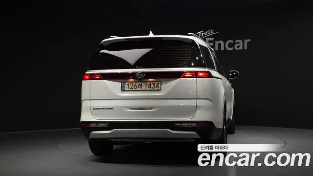 Kia Carnival 2021 thumb 4