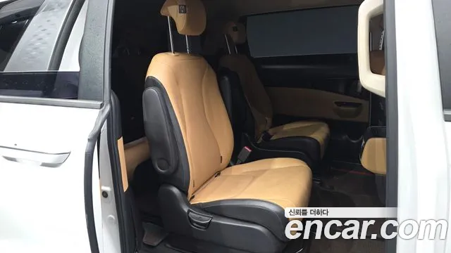 Kia Carnival 2021 thumb 12