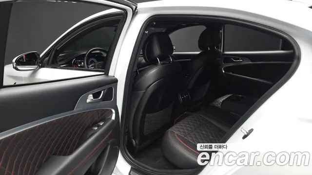 Genesis G70 2019 thumb 11