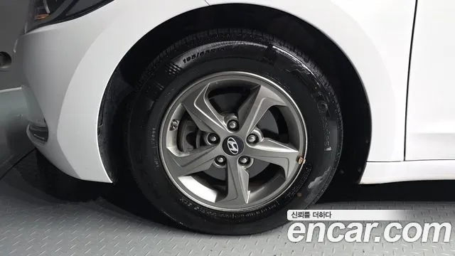 Hyundai Avante 2016 thumb 5
