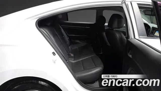 Hyundai Avante 2016 thumb 12