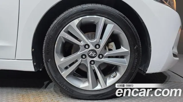 Hyundai Avante 2017 thumb 5