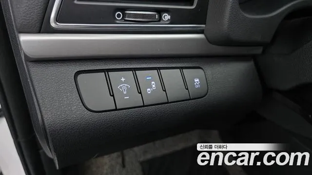 Hyundai Avante 2017 thumb 12