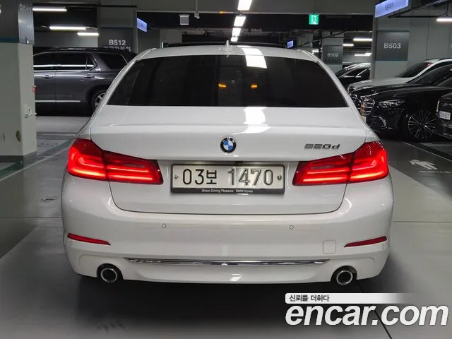 BMW 5-Series 2019 thumb 4