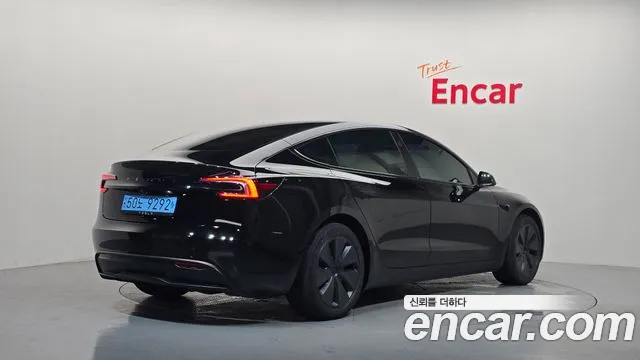 Tesla Model 3 2024 thumb 2