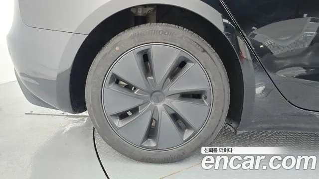 Tesla Model 3 2024 thumb 5