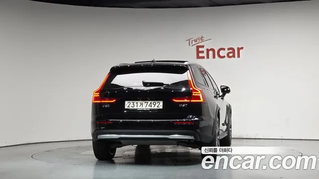 Volvo V60 2023 thumb 3