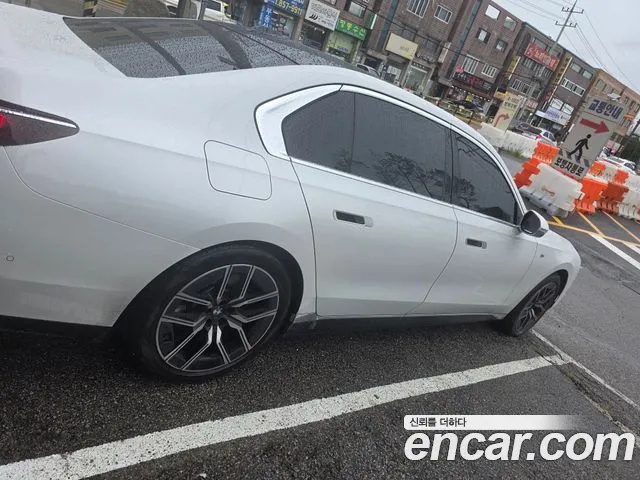 BMW 7-Series 2023 thumb 2