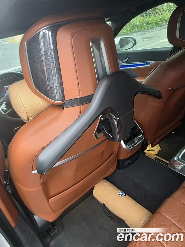 BMW 7-Series 2023 thumb 10