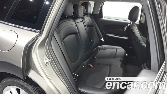 MINI Clubman 2017 thumb 11