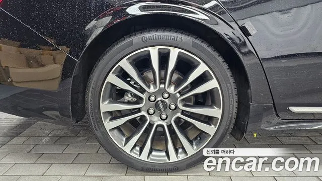 Lincoln Continental 2017 thumb 5