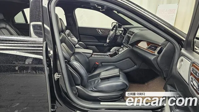 Lincoln Continental 2017 thumb 11