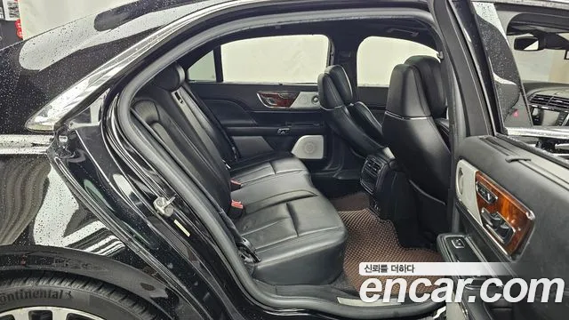 Lincoln Continental 2017 thumb 12
