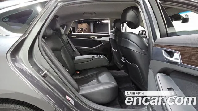 Genesis G80 2018 thumb 11