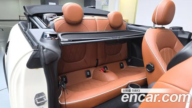 MINI Cooper Convertible 2021 thumb 10