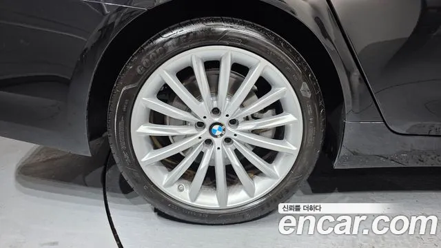 BMW 5-Series 2023 thumb 5
