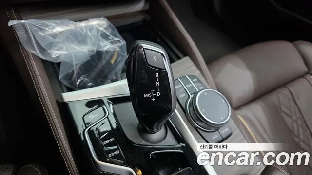 BMW 5-Series 2023 thumb 9