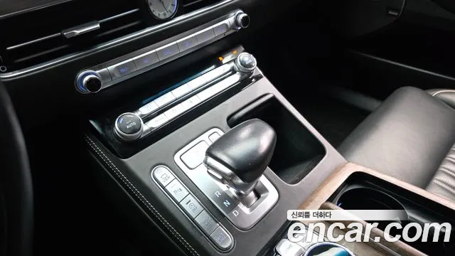 Genesis G90 2019 thumb 9