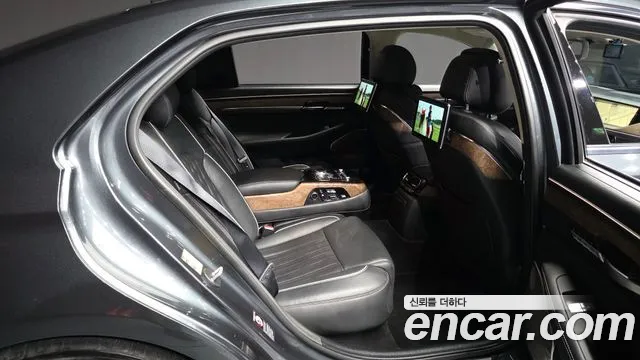 Genesis G90 2019 thumb 12