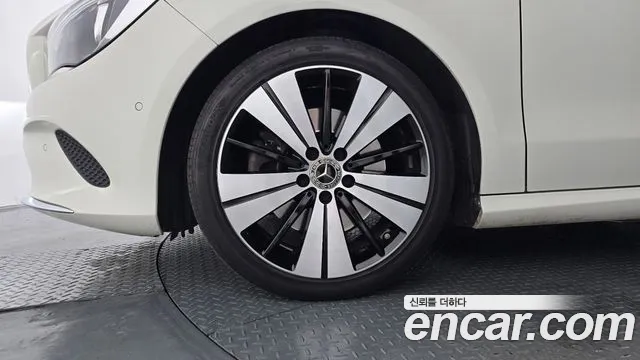 Mercedes-Benz CLA 2017 thumb 5