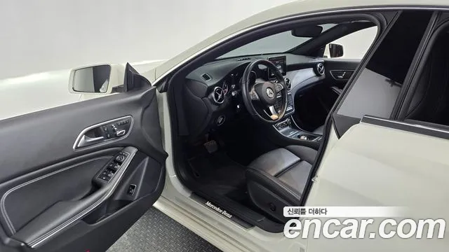 Mercedes-Benz CLA 2017 thumb 10