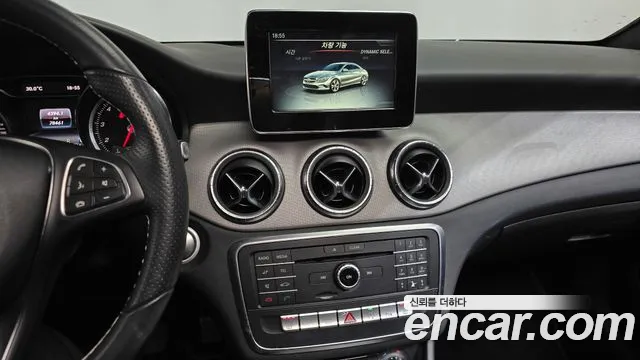 Mercedes-Benz CLA 2017 thumb 12