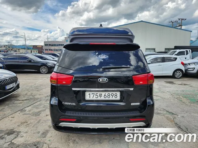Kia Carnival 2017 thumb 8