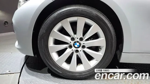 BMW 3-Series 2015 thumb 5