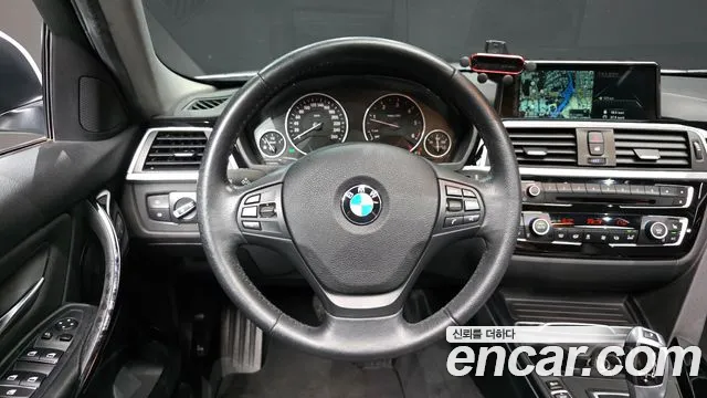 BMW 3-Series 2015 thumb 12