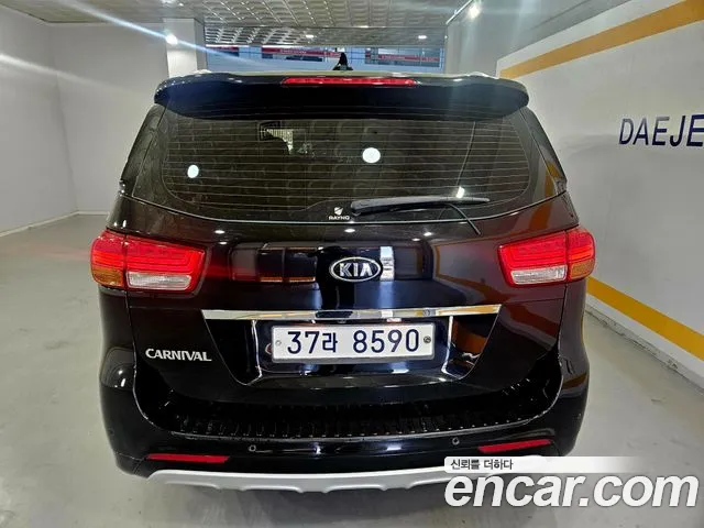 Kia Carnival 2015 thumb 4