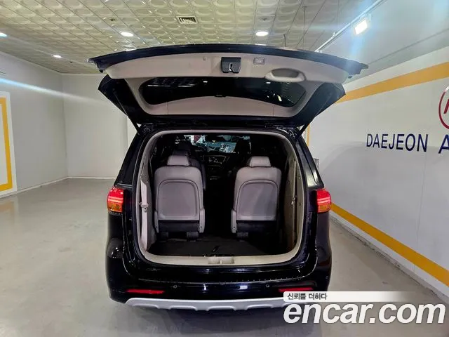 Kia Carnival 2015 thumb 5