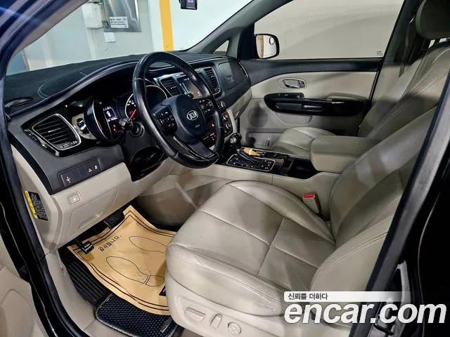Kia Carnival 2015 thumb 8