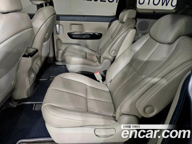 Kia Carnival 2015 thumb 9
