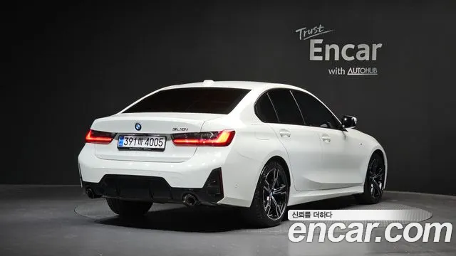 BMW 3-Series 2023 thumb 2