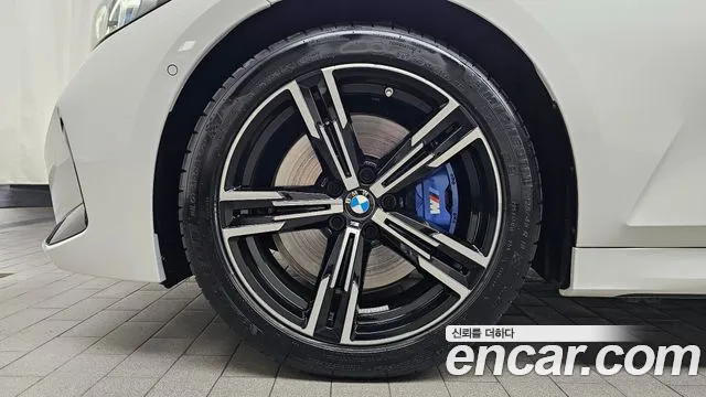 BMW 3-Series 2023 thumb 5