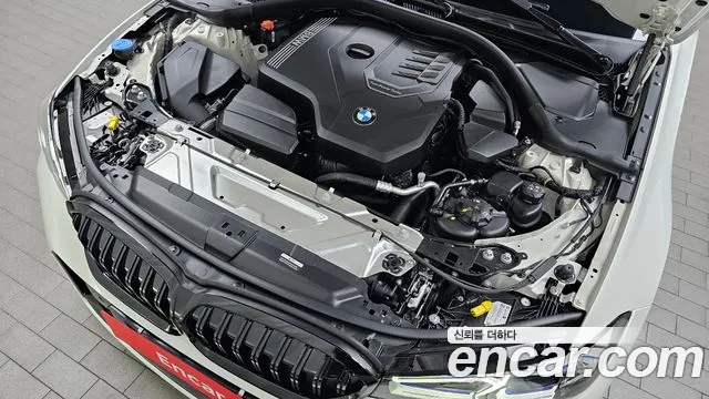BMW 3-Series 2023 thumb 6
