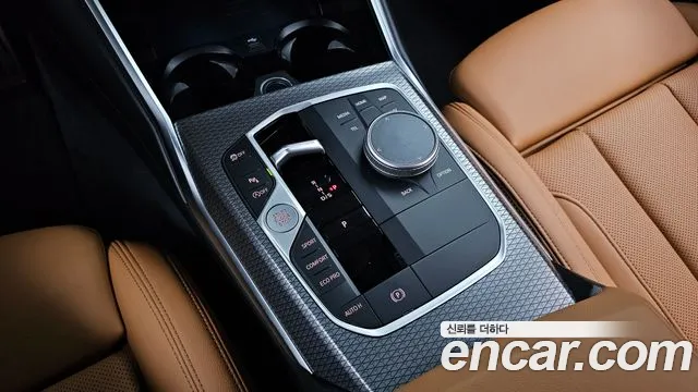 BMW 3-Series 2023 thumb 9