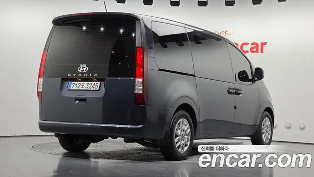 Hyundai Staria 2024 thumb 2