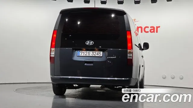 Hyundai Staria 2024 thumb 4