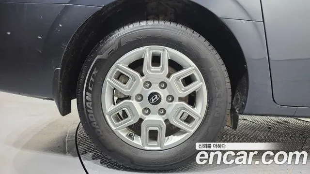 Hyundai Staria 2024 thumb 5