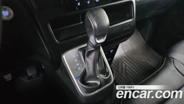 Hyundai Staria 2024 thumb 9