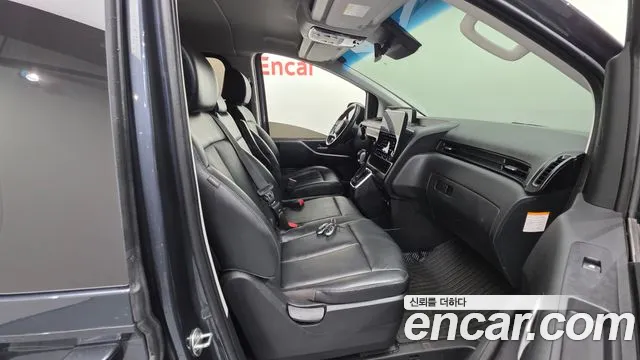 Hyundai Staria 2024 thumb 10
